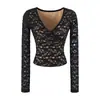 Conjunto Duas Peças Feminino: Top de Renda Branca com Decote V e Manga Longa, Modelagem Justa, Saia Curta de Cintura Baixa, Justa ao Corpo, Estilo Hot Girl para Primavera