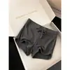 Shorts de pijama grises de diseño retro para mujer, nuevo modelo verano 2026, talla grande, corte ajustado, shorts versátiles para casa