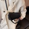 Moda Única de Nicho Bolso de Hombro Versátil para Mujer 2022 Nuevo Invierno Moderno Retro Texturizado Simple Texturizado Bolso de Axila