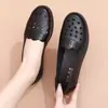 Zapatos Planos de Primavera para Mamá, Zapatos de Piel Hueca Transpirables y de Moda, Suelas Suaves, Suelas Planas Antideslizantes, Zuecos para Personas Mayores, Zapatos para Mujeres de Mediana Edad y Mayores