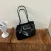 Super linda super quente vermelha cesta de vegetais de mão bolsa balde de água feminina 2026 novo estilo tendência alta qualidade sensação bolsa de mão bolsa de ombro