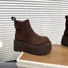 Beihuojia 8cm couro fosco estampa de letra plataforma sola grossa estilo Birkenstock mocassins feios-fofos botas curtas de algodão para neve para mulheres