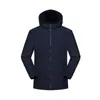 Jaquetas softshell personalizadas com zíperes e capuzes, adequadas para uniformes corporativos, atividades de team-building e como agasalhos corta-vento e resistentes ao desgaste.; disponível para atacado