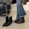 Botas de Cano Curto Quadradas Retro Francesas de Inverno 2026 para Mulheres, Versáteis, Salto Anabela Emagrecedor