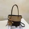Nuevos Dijes para Bolsos Mini Simples Sensación de Alta Gama Bolsos de Tote Perezosos para Vacaciones para Mujeres Otoño Invierno Bolsos de Mano Retro