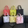 Bolso de hombro tipo tote de moda con lunares pequeños de gran capacidad, nuevo de verano 2026, simple y versátil