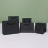 Bolsas de Regalo de Papel Negro para Venta al por Mayor Transfronteriza, Bolsas para Empaquetar Joyería, Bolsas Tipo Tote Negras Listas para Usar, Productos Exquisitos Suministrados Directamente por los Fabricantes