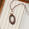 Adornos de hojas de madera coloridos con agujeros, simples y versátiles, decoraciones DIY hechas a mano, decoraciones colgantes, accesorios con cuentas
