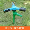Bico aspersor rotativo de irrigação inserido no solo para regar flores e vegetais, horta de jardim gramado irrigação automática