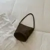 Bolso vintage de ante para mujer, nuevo modelo de otoño 2026, sensación de alta gama, versátil para el uso diario, bolso tipo cubo de un solo hombro para llevar debajo del brazo