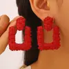 Pendientes geométricos de moda esmerilada con atmósfera exagerada de Europa y Estados Unidos, pendientes largos de metal trapezoidales con relieve de personalidad creativa.