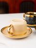 Xícara de café com borda dourada estilo europeu xícara e pires de cerâmica para uso doméstico xícara e pires de chá da tarde com aparência elegante colher copo de água requintado xícara de chá com flores