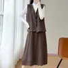 Conjunto de Saia com Colete Bordado Vazado de Lã 100% Outono/Inverno Novo Conjunto de Duas Peças com Top Cardigan Curto Feminino