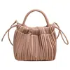 Bolso Tote Plegado Nuevo Otoño/Invierno 2025 Bolso Cubo Versátil con Cordón Bolso de Hombro de Moda para Mujer Bolso Cruzado para Viajes