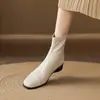 Novas Botas Curtas de Salto Baixo Outono/Inverno, Botas Elásticas Retrô Francesas, Emagrecedoras e Versáteis, Botas de Salto Grosso Estilo Martin, Bico Quadrado, Botas Femininas com Forro de Lã