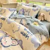 Juego de Cuatro Piezas de Algodón Cepillado Grueso Original para Otoño e Invierno con Funda de Edredón Estampada Nuevo Estilo 2025, Sábana Plana y Sábana Ajustable Juego de Cama de Tres Piezas
