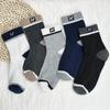 Calcetines Zhuji para Hombre de Caña Media Otoño e Invierno Bloque de Color Cálido Absorbentes de Sudor Simples Desodorantes Deportivos para Hombre Calcetines Largos Blancos y Negros Tendencia