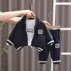 2025 Nuevo Conjunto de Tres Piezas Bordado Digital de Manga Larga para Niños Pequeños y Medianos, Moda y Atractivo, Traje de Primavera y Otoño para Niños