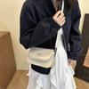 Bolsos Pequeños de Moda para Mujer Este Año 2025 Nuevo Bolso Cuadrado Pequeño con Lazo Retro de Aspecto de Alta Gama y Elegante Bolso Cruzado para Viajes