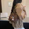 Bolso de mano Maillard estilo retro, bolso cruzado de gamuza para mujer, nueva colección otoño/invierno 2026, bolso de hombro casual y versátil