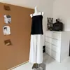 Camisole Minimalista de Luxo Discreto Estilo Old Money de Um Ombro + Calça Branca Confortável de Algodão e Linho Modeladora