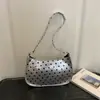 Bolso de charol brillante de lunares para mujer, nuevo modelo de moda 2026, bolso versátil para el día a día, bolso súper moderno para el hombro y debajo del brazo