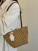2026 Otoño/Invierno Diseño Nicho Retro Lunares Bolso Cubo Gran Capacidad Versátil para Viajes Diarios Bolso de Hombro Único Bolso de Axila