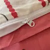Lindo juego de ropa de cama de cuatro piezas de algodón con estampado de dibujos animados estilo INS, juego de tres piezas de algodón puro estampado para dormitorio de estudiante, sábana, funda de edredón, ropa de cama