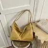 Bolso tote de color liso de gran capacidad, nuevo diseño de moda para principios de otoño de 2026, bolso de hombro nicho de alta apariencia para mujer