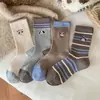Calcetines lindos de doble puntada bordados de dibujos animados para mujer, longitud hasta la mitad de la pantorrilla, estilo japonés, color café, calcetines holgados cálidos Melard para otoño e invierno