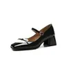 Novos sapatos femininos de couro patente europeu e americano com combinação de cores bico quadrado fivela salto grosso médio Mary Jane sapatos de salto único 32-48 sapatos de comércio exterior entrega