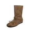 Novedad Invierno 2026 Botines Retro de Piel Dividida en la Punta con Hebilla de Lazo para Mujer, Tacón Medio de 4.5 cm, Botines hasta Media Pantorrilla