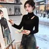 Sentido del diseño 2026 Primavera/Otoño Nuevo Estilo Cuello Semi-Alto Ropa Interior Elegante Camiseta de Manga Larga para Mujer Hueca Ajustada Favorecedora Top