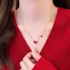 Collar con Colgante Año del Zodiaco Caballo Pequeño para Mujer, Nueva Cadena de Suéter Retro Estilo Chino, Cadena Clavicular de Caballo de Madera Roja de Alta Gama