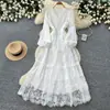 Vestido de malha bordada resistente estilo francês para mulheres, coleção outono 2026, mangas compridas, decote V, acinturado, efeito emagrecedor, vestido longo com babados