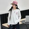 Camiseta Base de Algodón Puro para Niños de Otoño 2026 Nuevo Estilo Niños Holgado Estilo Coreano Niños Medianos y Mayores Moda Sudadera con Capucha de Manga Larga