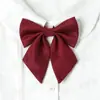 Corbata japonesa para mujer, uniforme escolar para fotografía de graduación, camisa con lazo burdeos, cuello de plumas rojas y flores.