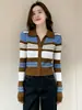 Cardigan de Tricô Gola Polo Listrado Color Block Estilo Coreano Feminino Outono Novo Retrô Emagrecedor Suéter Versátil Top A14546
