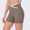 Pantalones de yoga de cintura en V europeos y americanos, shorts deportivos cortos de secado rápido para mujer con efecto melocotón en los glúteos, shorts de fitness de cintura alta para levantar glúteos para el verano