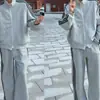 Outono 2026 Conjunto de Duas Peças com Capuz e Zíper Três Listras Masculino e Feminino Luxo Leve Estilo de Rua Conjunto Casual de Moda