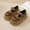 Primavera y verano 2025 nuevos zapatos de mujer de piel de vaca con suela gruesa y forma de T, zapatos muffin aumentados para zapatos individuales pequeños para todo tipo de cuatro estaciones