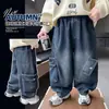 Roupas de Outono para Meninos Calça Jeans Estilo Coreano Macacão Cool para Crianças Calça 2026 Novo Estilo Crianças Pequenas e Médias Primavera e Outono Calça de Perna Larga