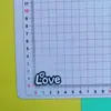 Novos adesivos LOVE tridimensionais letras de desenho animado grampo de cabelo buraco fivela de sapato copo capa de celular geladeira fivela de sapato