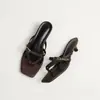 Sapatos Casuais Simples de Estilo Transfronteiriço Europeu e Americano para Mulheres 2026 Verão Novo Bico Quadrado Tira Fina Bico Aberto Sandálias de Salto Alto com Temperamento para Mulheres