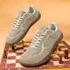 Novos Sapatos Casuais de Tamanho Grande para Casais Versátil Retrô Sapatos de Treino Alemães Tênis Casuais da Moda com Biqueira Larga para Homens e Mulheres