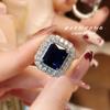 Anel de Cristal Azul Diamante de Alto Carbono de Alta Qualidade com Pingente de Corindo Diamante Sangue de Pombo com Anel de Diamante Esmeralda Algodão para terno Mulheres