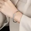 Pulsera de rombos martillados retro artística de alta gama de nuevo estilo francés para mujer, moda, personalidad, pulsera de acero de titanio