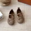 Sapatos de Couro Pequenos Foscos Estilo Francês da Moda 2026 Primavera/Outono Novos Sapatos de Princesa com Laço Estilo Coreano Sapatos de Solado Macio