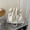 Bolso de un solo hombro invierno moderno con cordón gran capacidad bolsa de almacenamiento 2023 nuevo estilo occidental casual color liso portátil bolsa grande para mujer