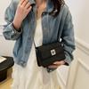 Moda 2025 Nova Bolsa Transversal Elegante Feminina Versátil Jeans Pequena Quadrada Retrô Acolchoada Corrente Mini Bolsa para Celular
